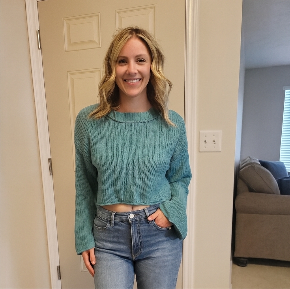 XS Textured Knit Sweater Soft Olive Cropped Bell Sleeves Neutrals Cozy Fall Warm